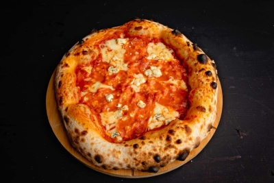 Le-Dome-Pizza-Gorgonzola-si-salam-picant