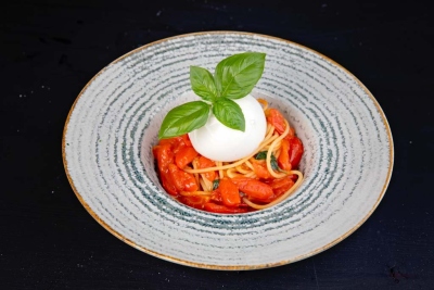 Le-Dome-Spaghete-Pomodoro-Fresco-Burrata