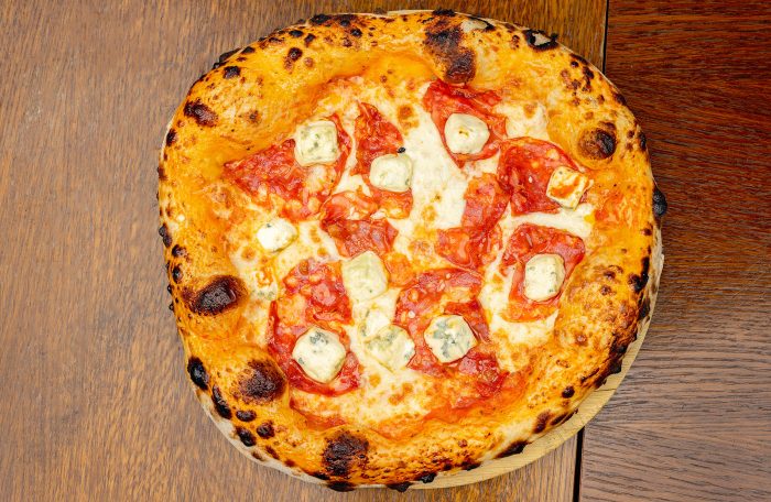 Gorgonzola și salam picant